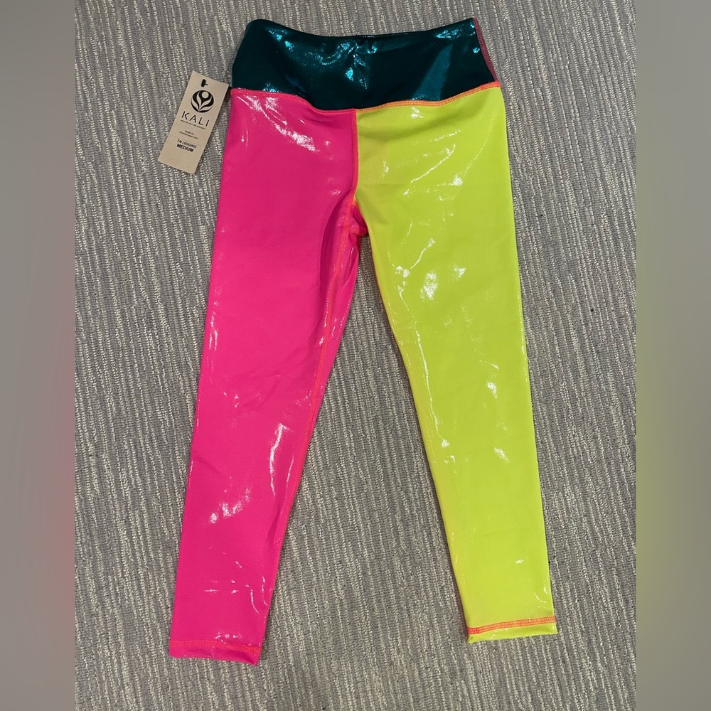 NWT Miami Fitwear Medium Leggings